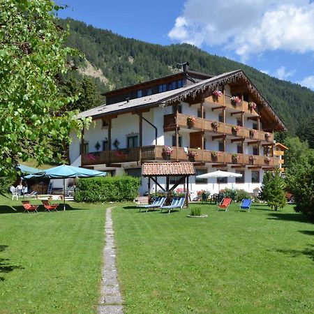 Villa Gemmy Pozza di Fassa Luaran gambar