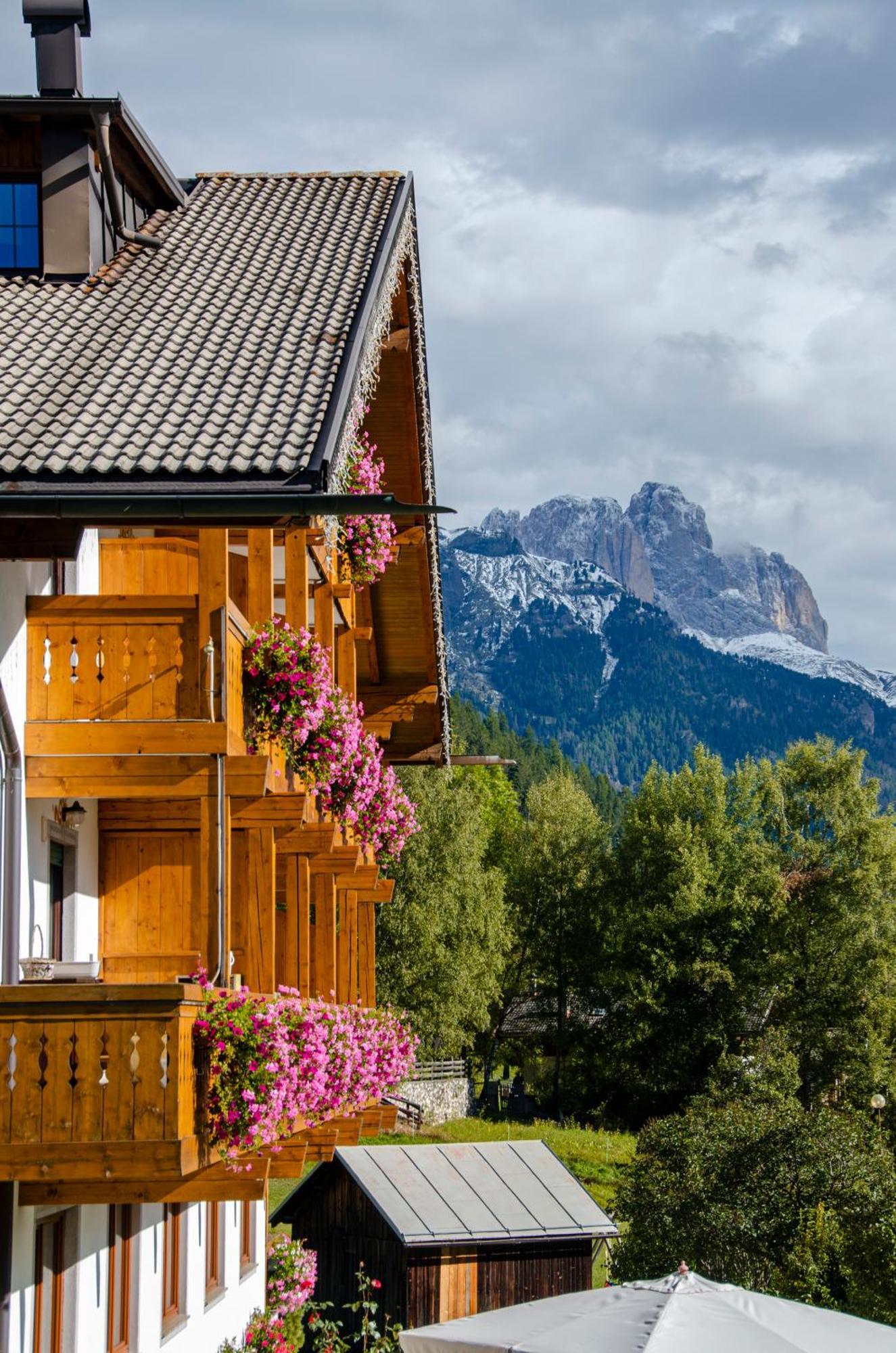 Villa Gemmy Pozza di Fassa Luaran gambar