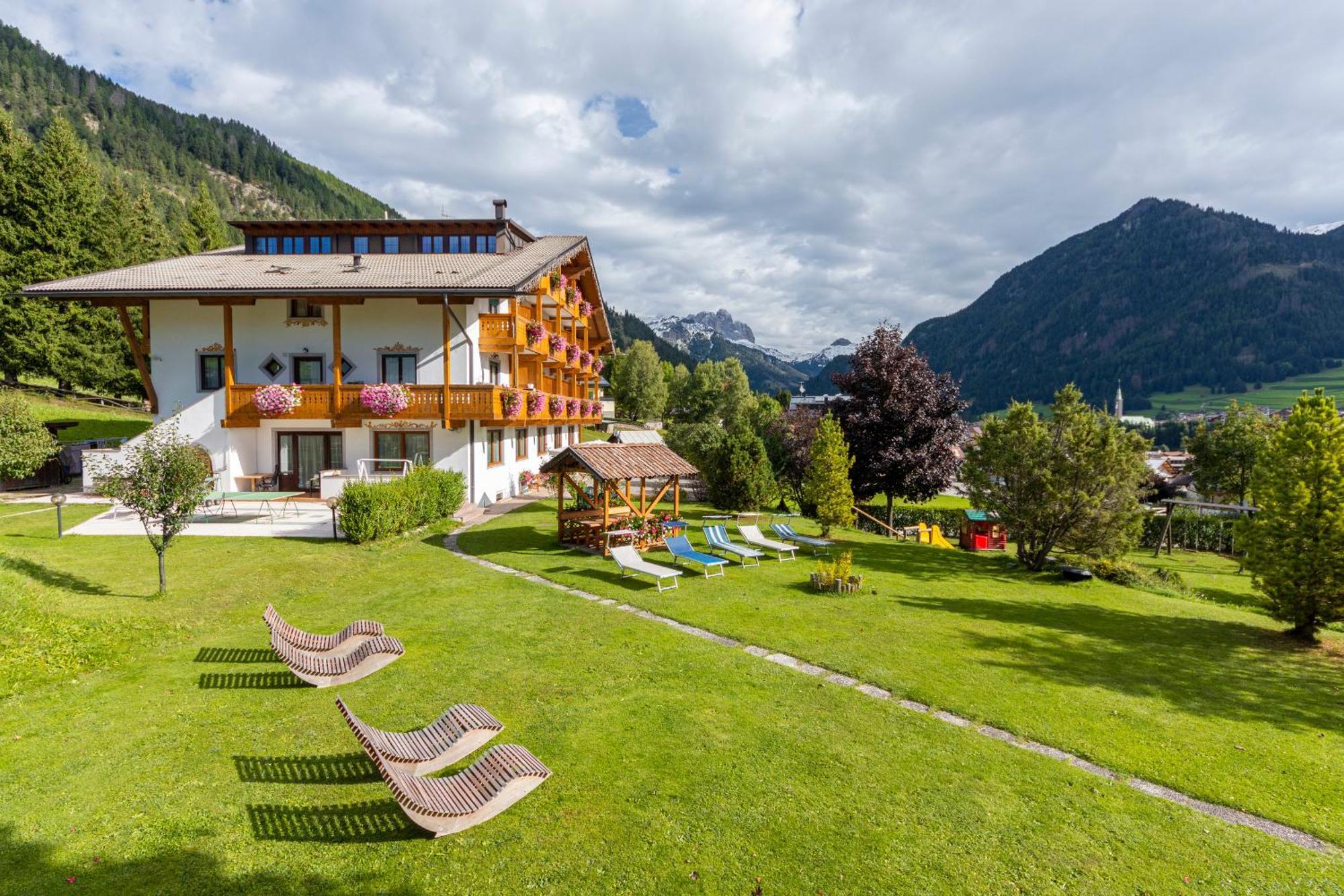 Villa Gemmy Pozza di Fassa Luaran gambar