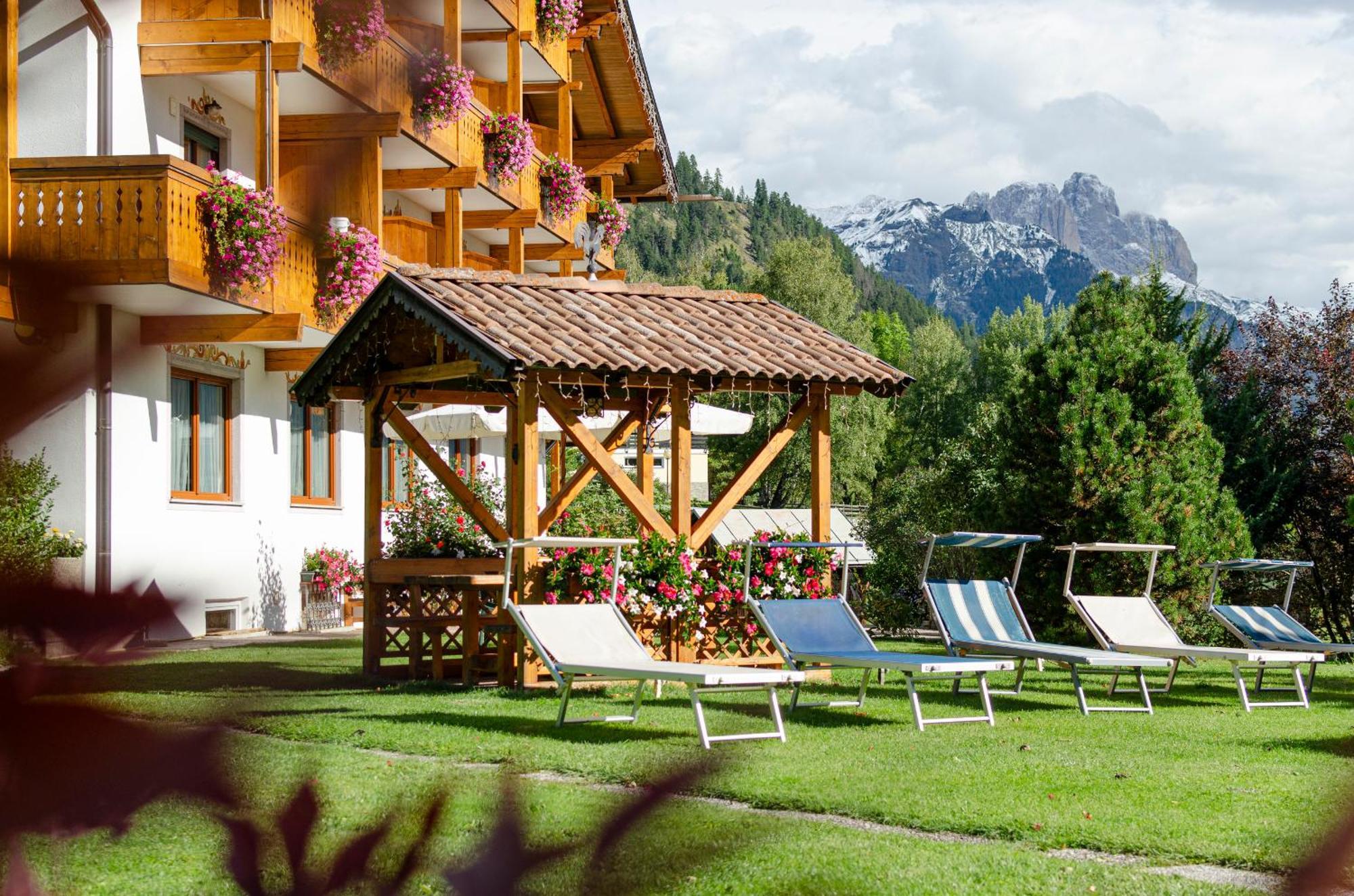 Villa Gemmy Pozza di Fassa Luaran gambar